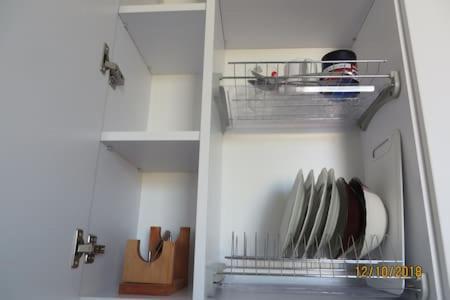 Smart-House Smart Kvartira S Kukhnei Vozle Metro. 基輔 外观 照片